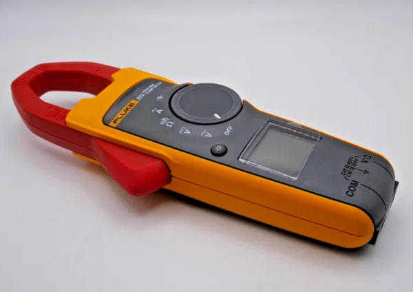 Clamp Meter – True RMS, Backlit LCD, 600 A, 33mm Jaw – FLUKE - Image 4