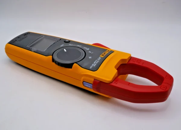 Clamp Meter – True RMS, Backlit LCD, 600 A, 33mm Jaw – FLUKE - Image 5